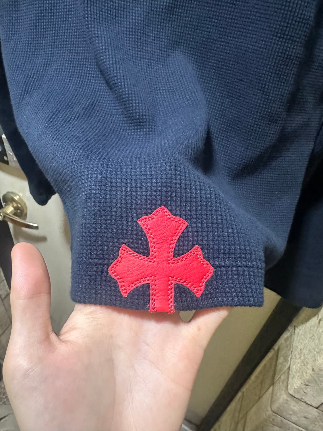 크롬하츠 와플 헤비웨이트 레더 패치 니트 헨리넥 상품이미지3