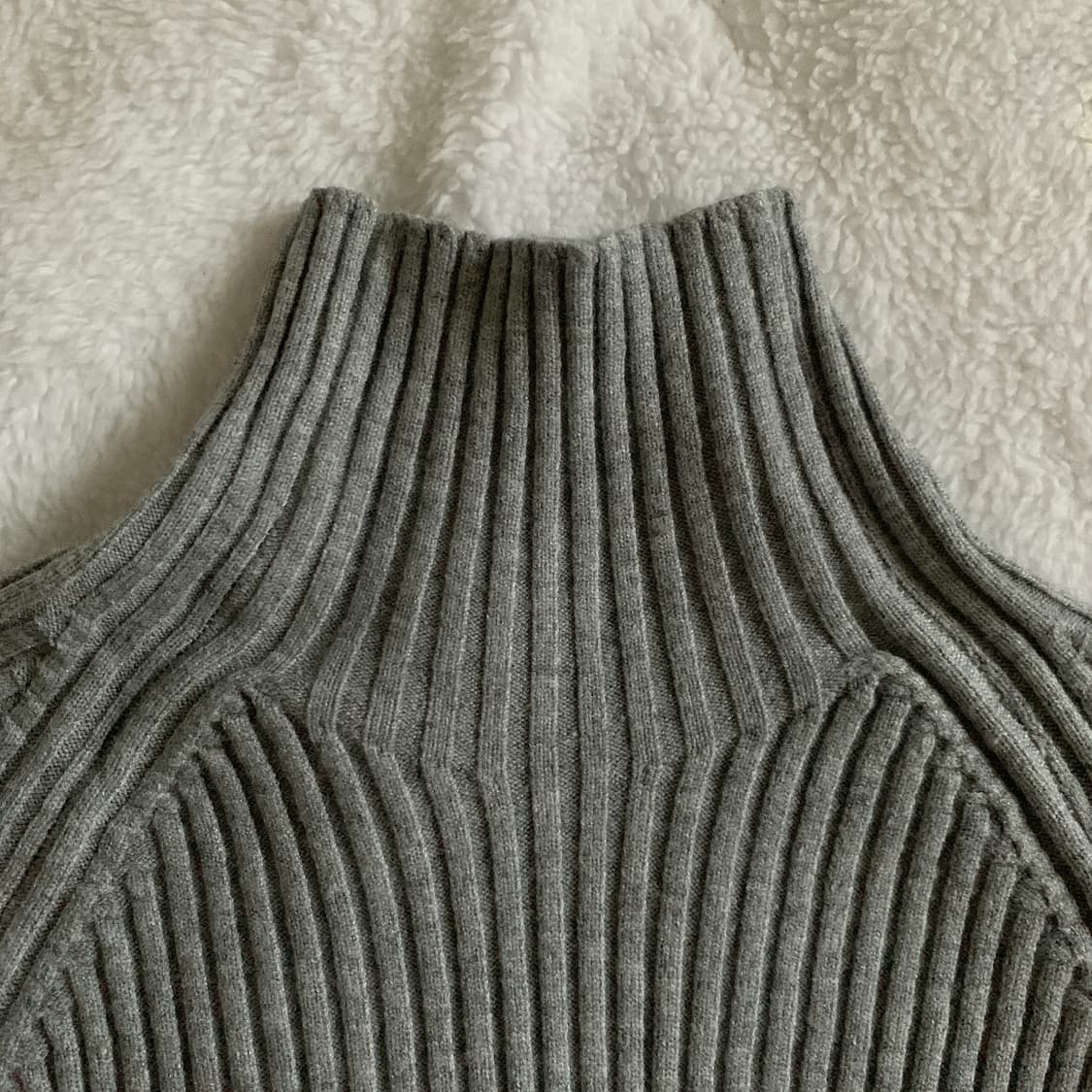 반폴라 옆트임 버튼조절 골지 슬림 니트 상품이미지5