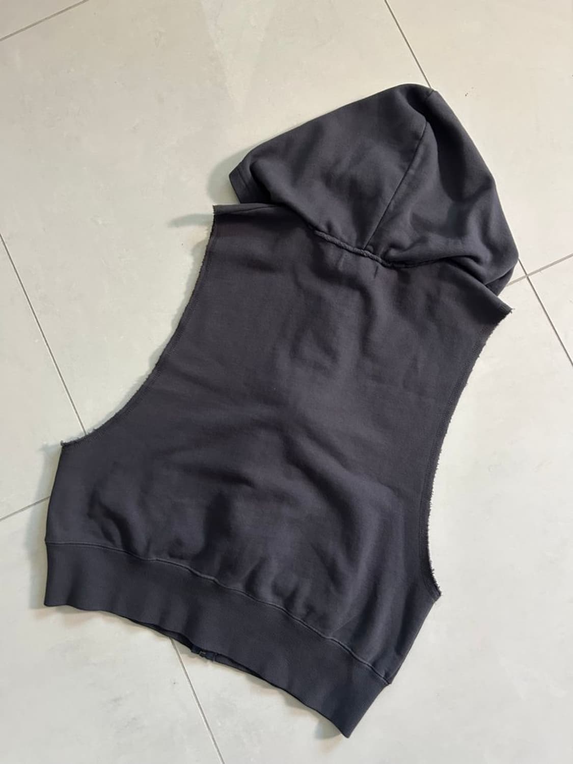 ZIP HOODIE NS 노슬리브 지퍼 후드티 상품이미지4