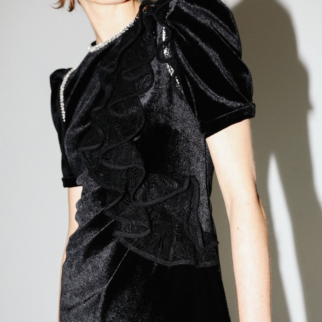 셀프포트레이트 벨벳 러플 원피스 상품이미지2