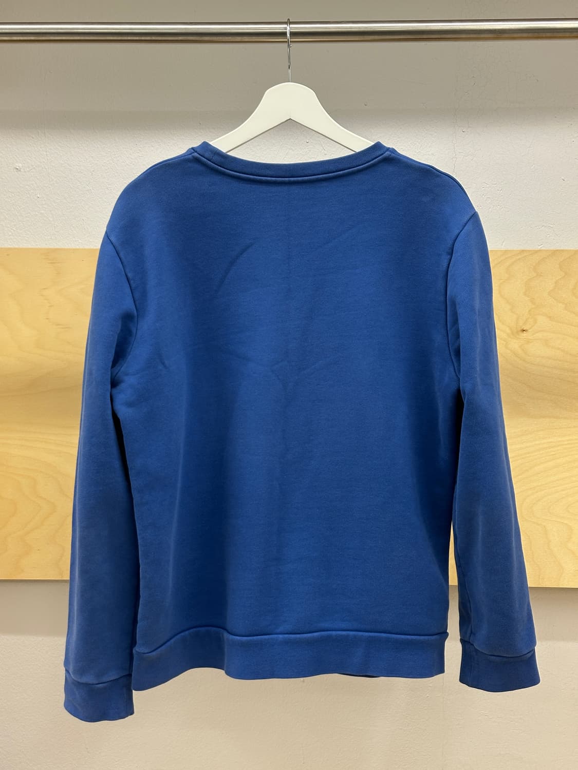 [L] 아페쎄 X 칼하트 로고 맨투맨 블루 상품이미지2