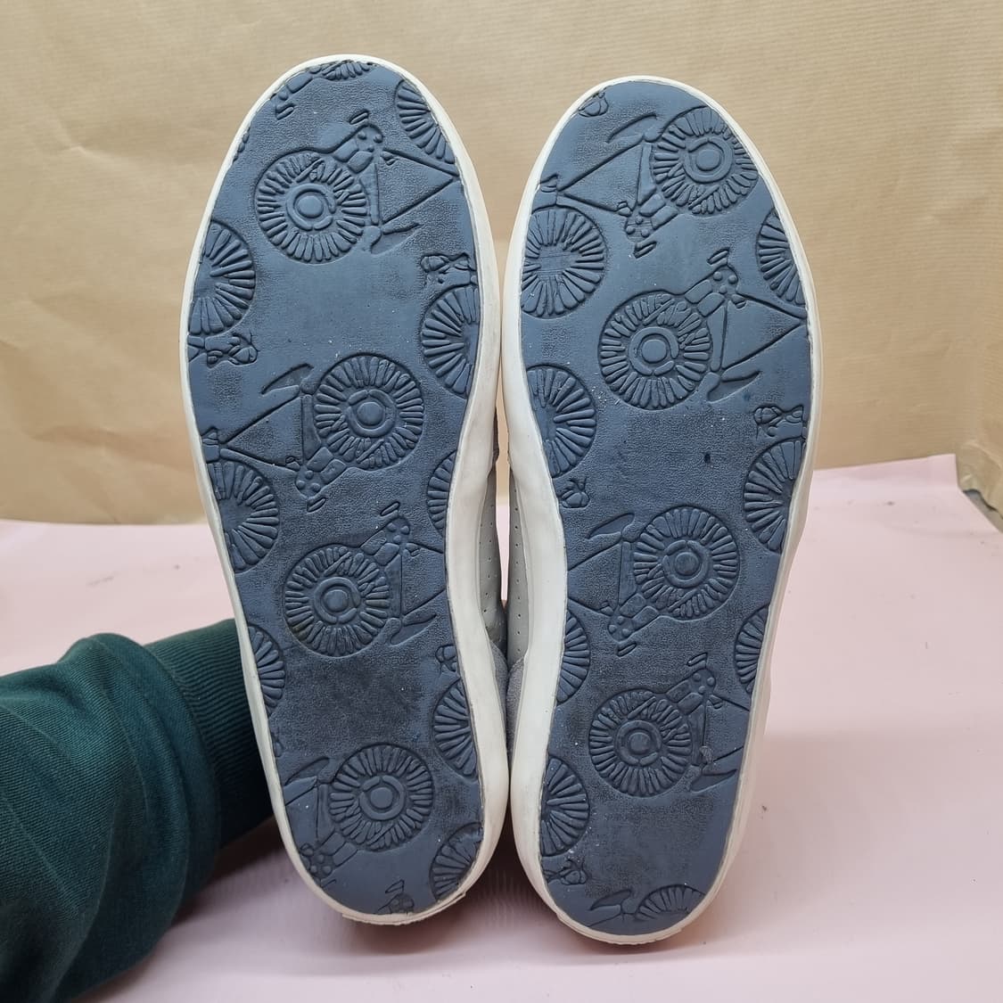 캠퍼 그레이 스니커즈250 상품이미지3