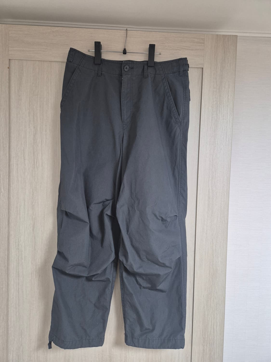 유니클로u 파라슈트 팬츠 다크그레이 82사이즈 상품이미지1