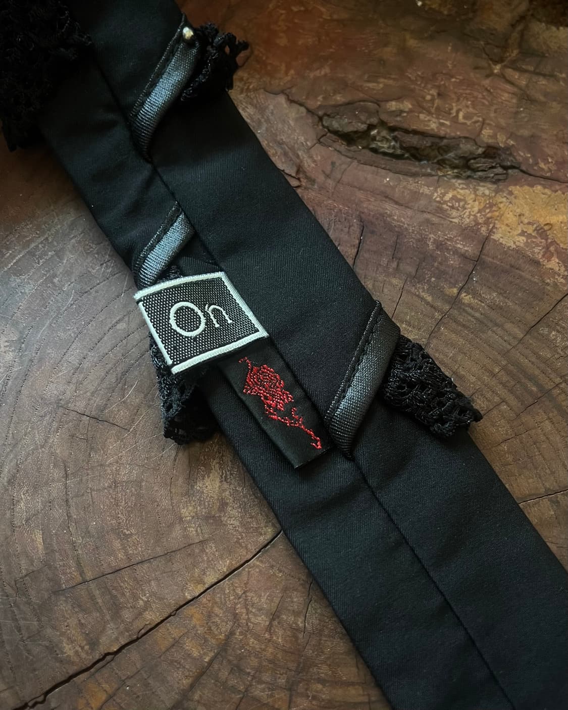 Ozz On Gothic Detail Rose Neck-tie 상품이미지6