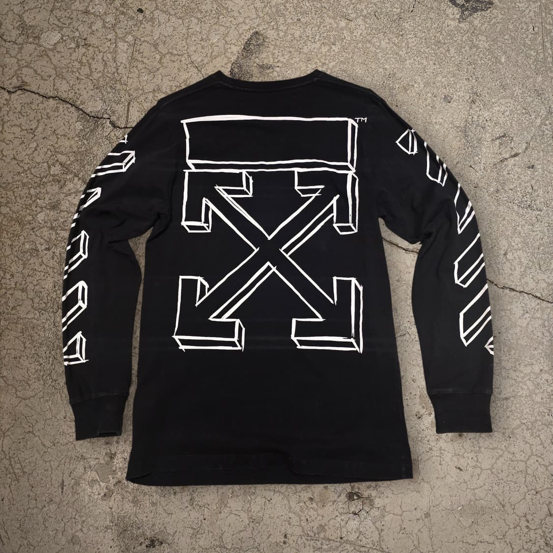 오프화이트 드로잉 스타일의 그래픽 긴팔 티셔츠 상품이미지9