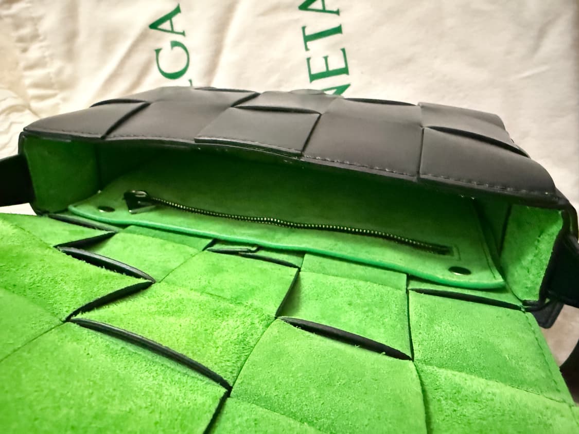 보테가베네타 레더 카세트백 블랙 패러킷 상품이미지4