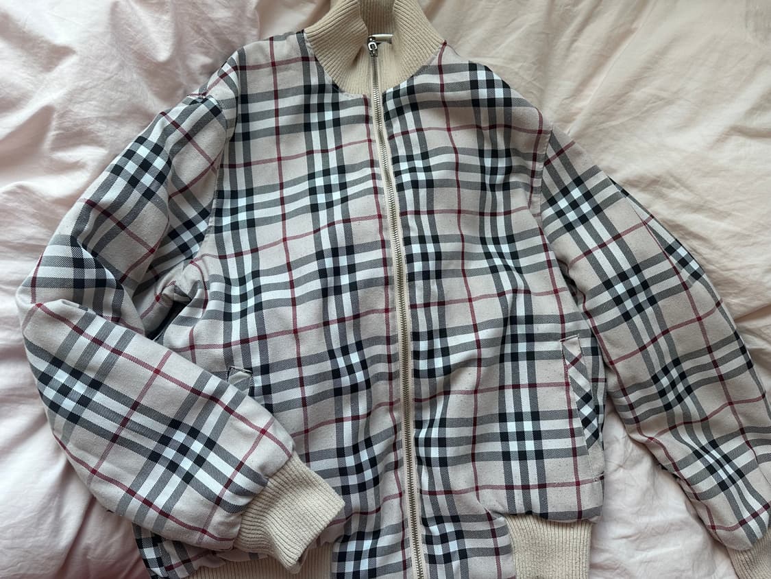 ‼️오늘특가‼️버버리 퀼팅 패팅 리버시블 아이보리M 급처 상품이미지5