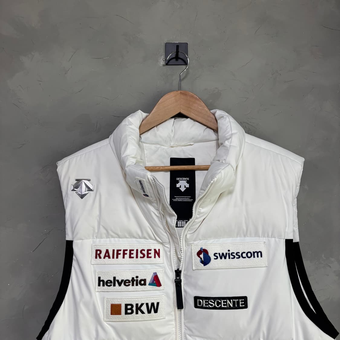 데상트 아우디 덕 다운 패딩 조끼 화이트 상품이미지2