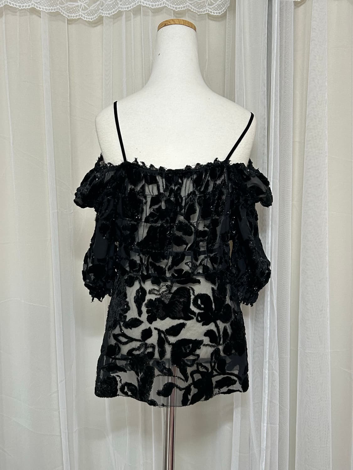 고스 고딕 벨벳 글리터 시스루 오프숄더 탑 상품이미지3