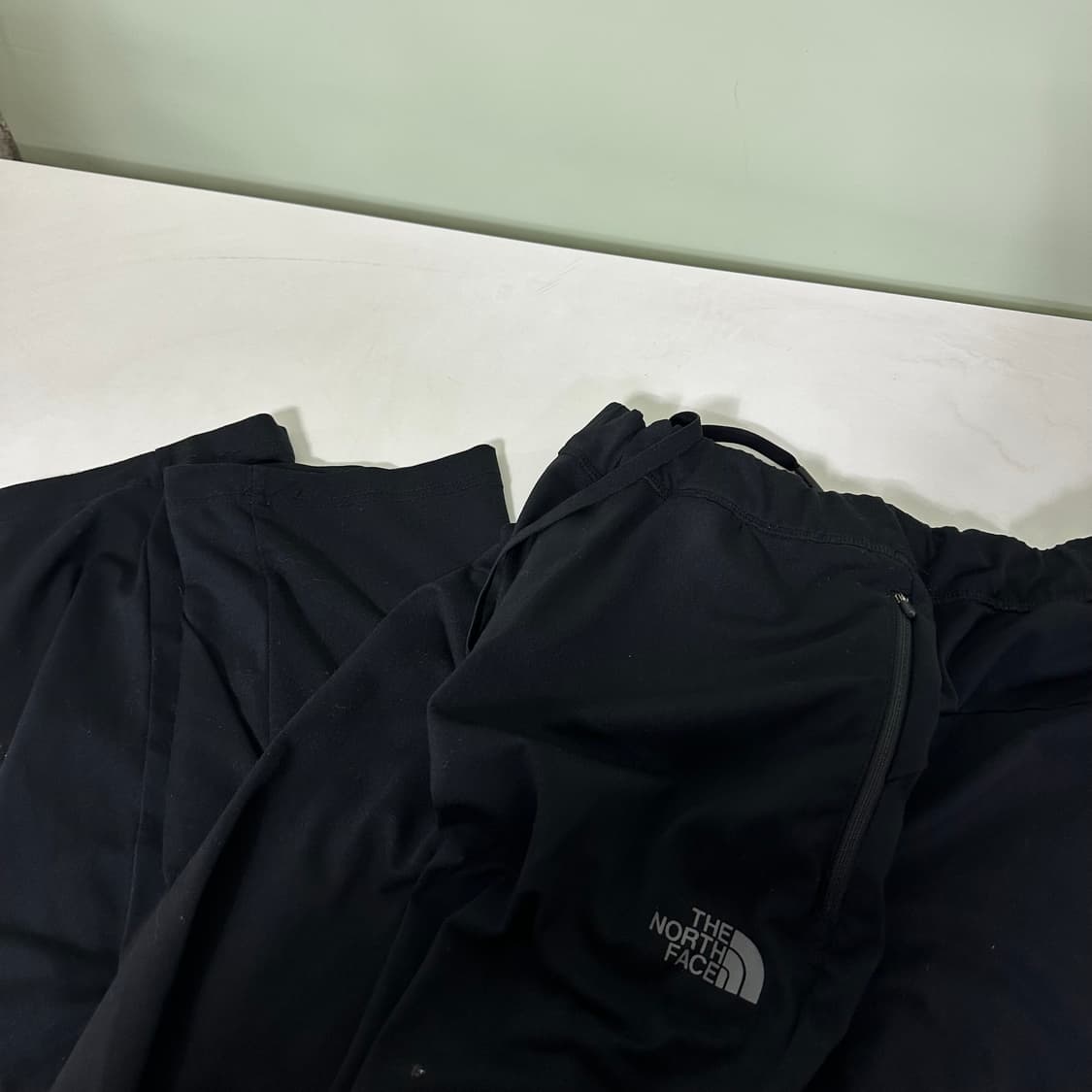 L 노스페이스 블랙 기본로고 레귤러핏 밴딩폴리팬츠 상품이미지2