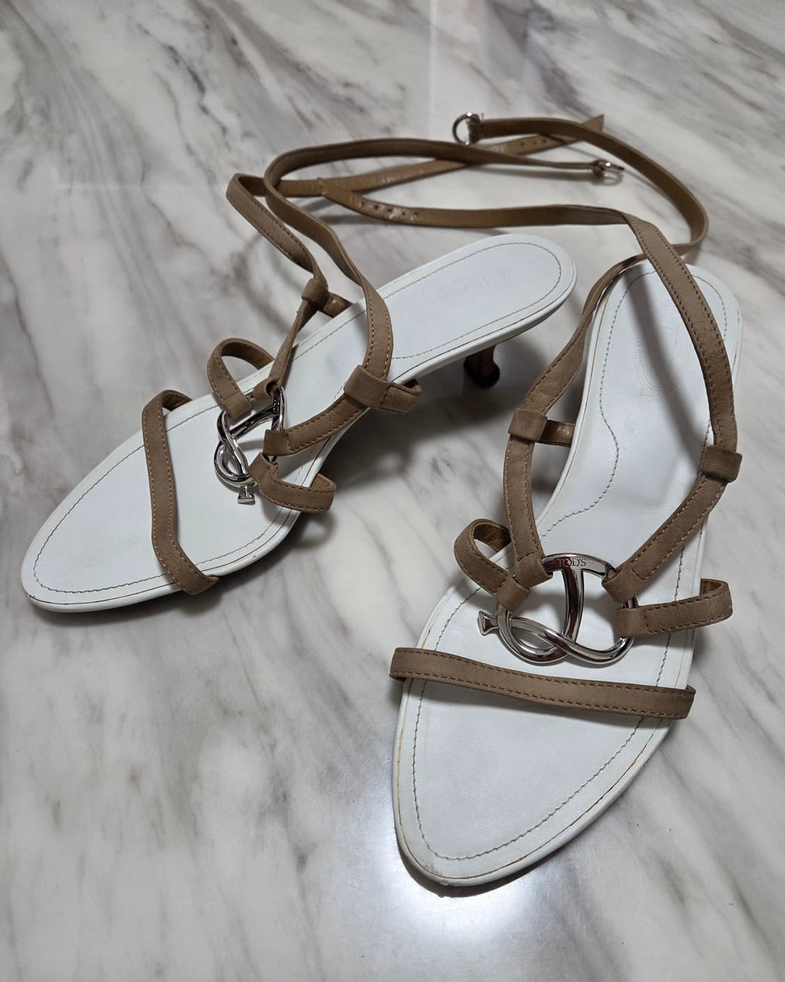 토즈 스웨이드 스트랩 샌들 상품이미지1