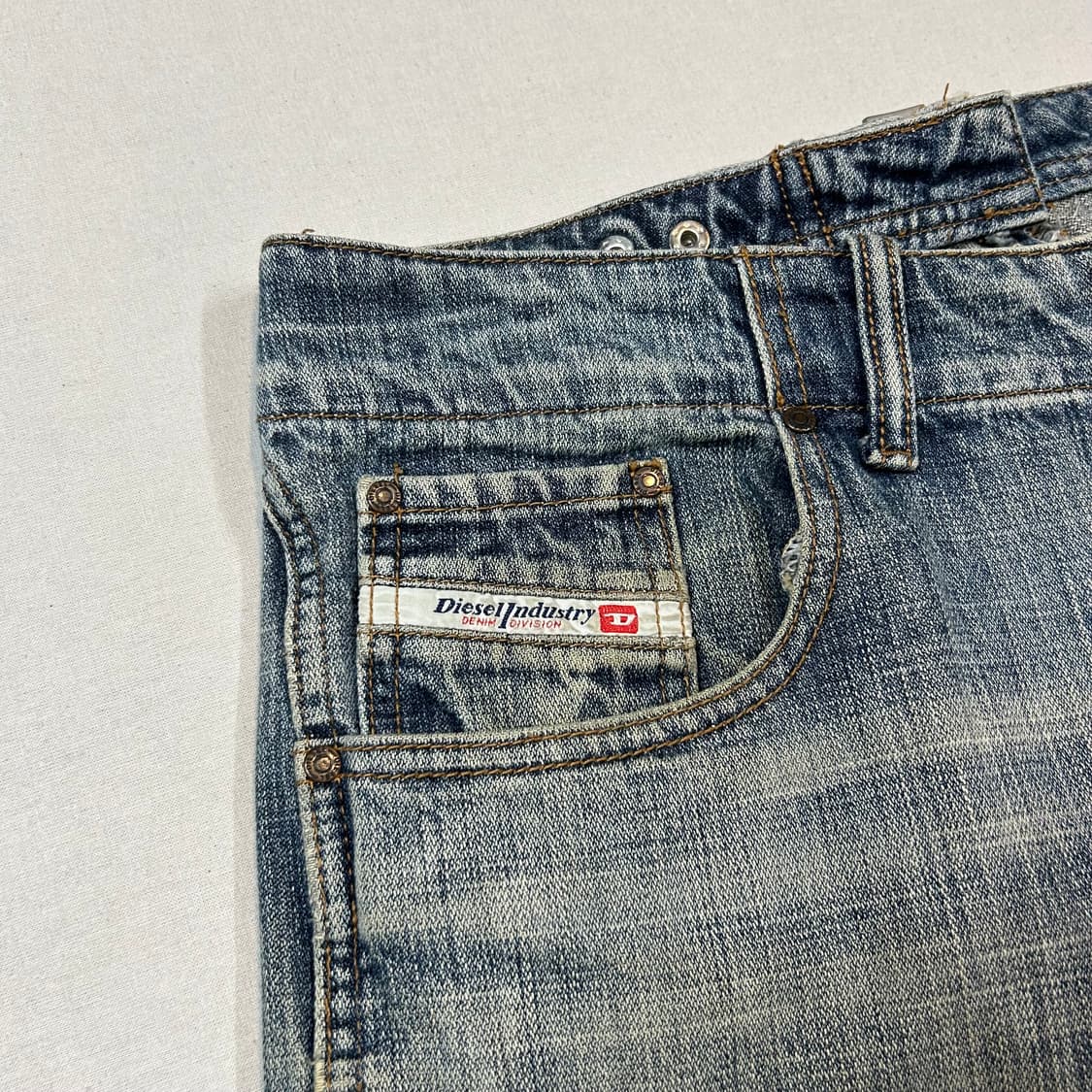 32inch) 디젤 Diesel 신치백 버튼플라이 부츠컷 데님 팬츠 상품이미지8