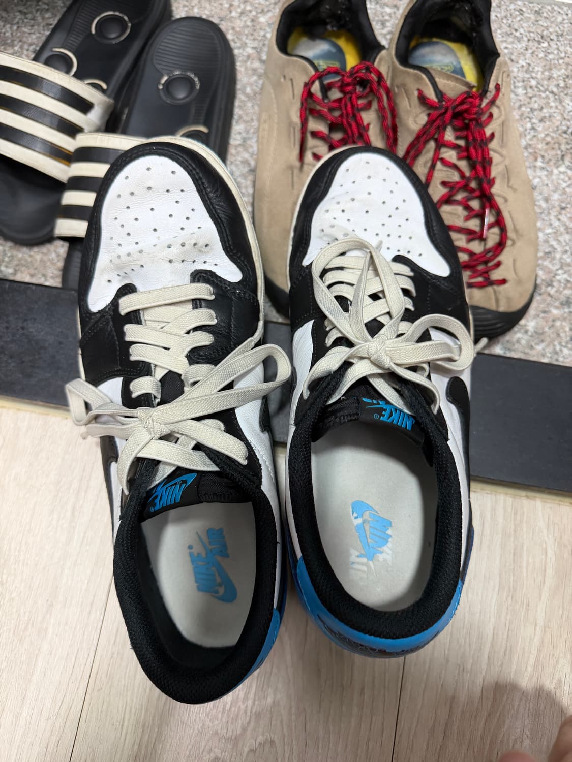 Jordan 1 Retro Low OG Black and Dark Pow 상품이미지2