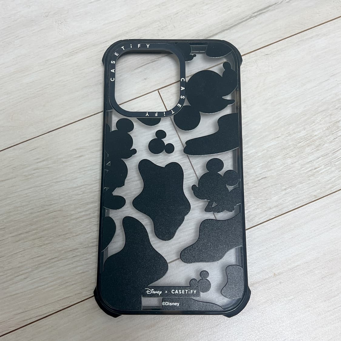 케이스티파이 아이폰13프로 디즈니 콜라보 케이스 카리나 착용 상품이미지2