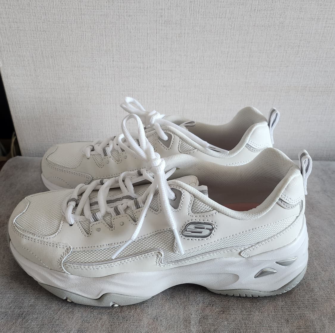 250) 스케쳐스 딜라이트 4.0 화이트 운동화 상품이미지5
