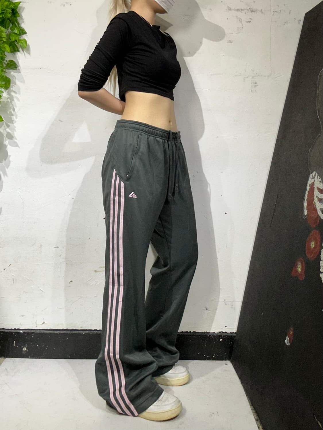 아디다스 차콜 대대장 핑크 삼선 와이드 추리닝 바지  상품이미지1