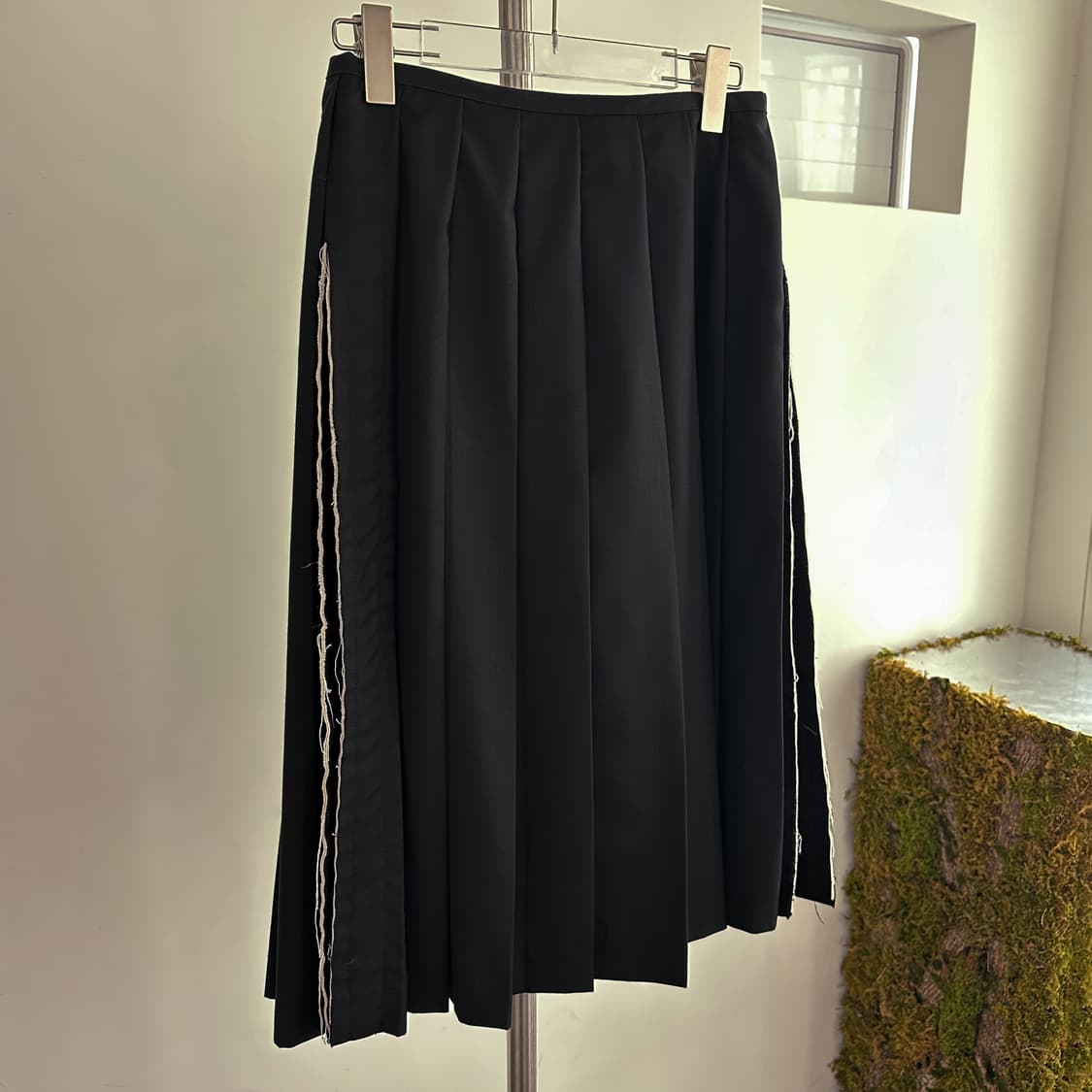Slit Pleated Midi Skirt 상품이미지1