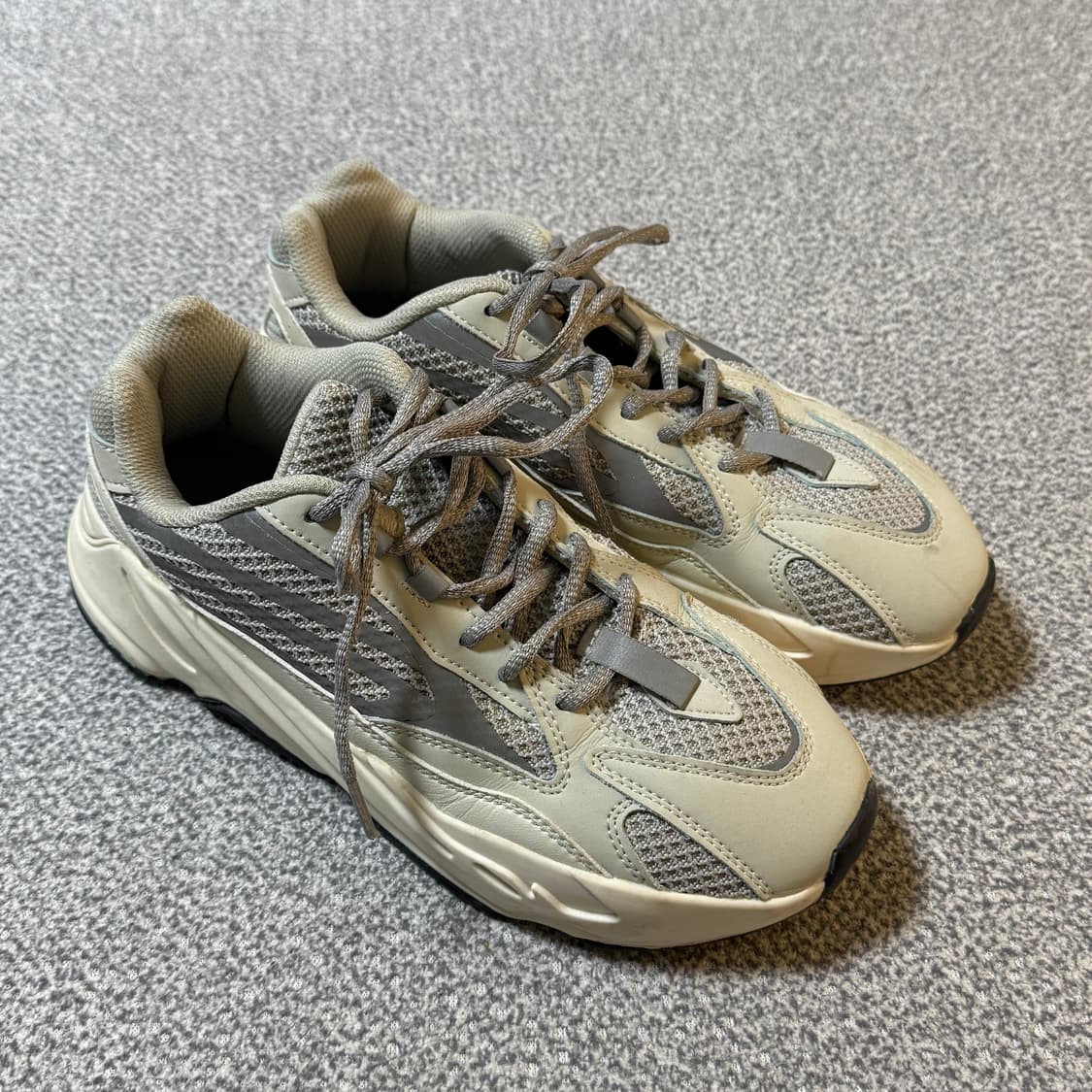 [정가 35만원] 아디다스 이지부스트 275 상품이미지1