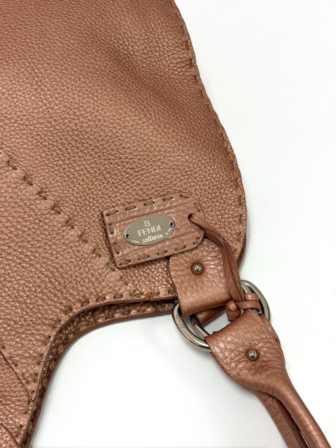 펜디 셀러리아 메탈릭 레더 호보백 상품이미지3