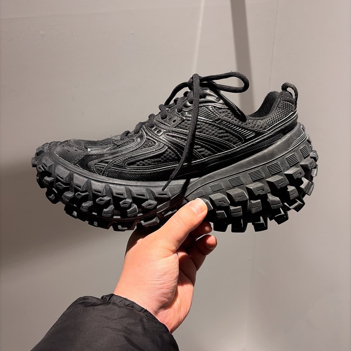 (정품/새상품) 발렌시아가 남성 블랙 디펜더 바운서 스니커즈 상품이미지3