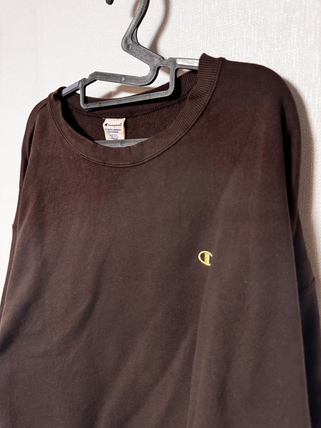 챔피온 스몰 로고 초콜릿 오버핏 맨투맨 상품이미지1