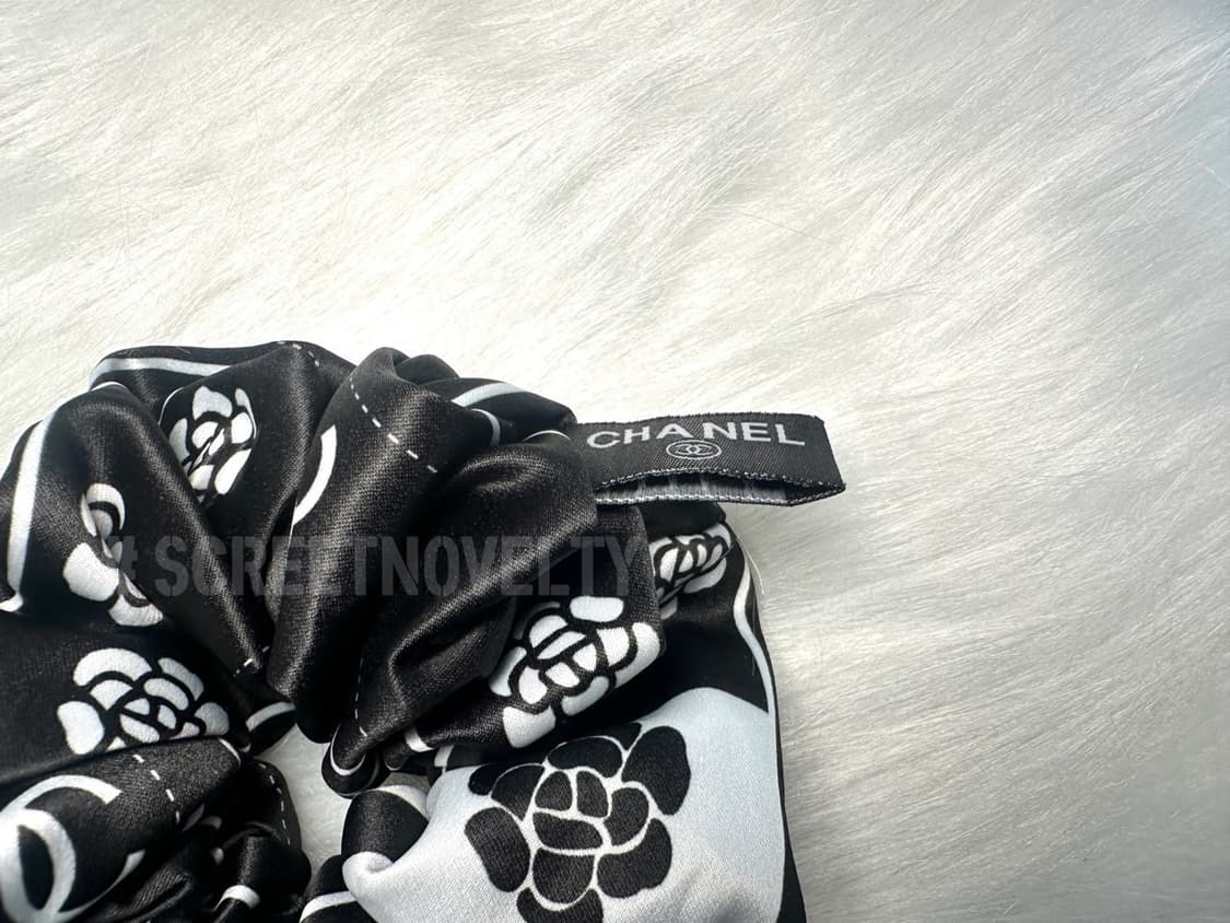 샤넬 까멜리아 헤어슈슈 블랙 상품이미지8