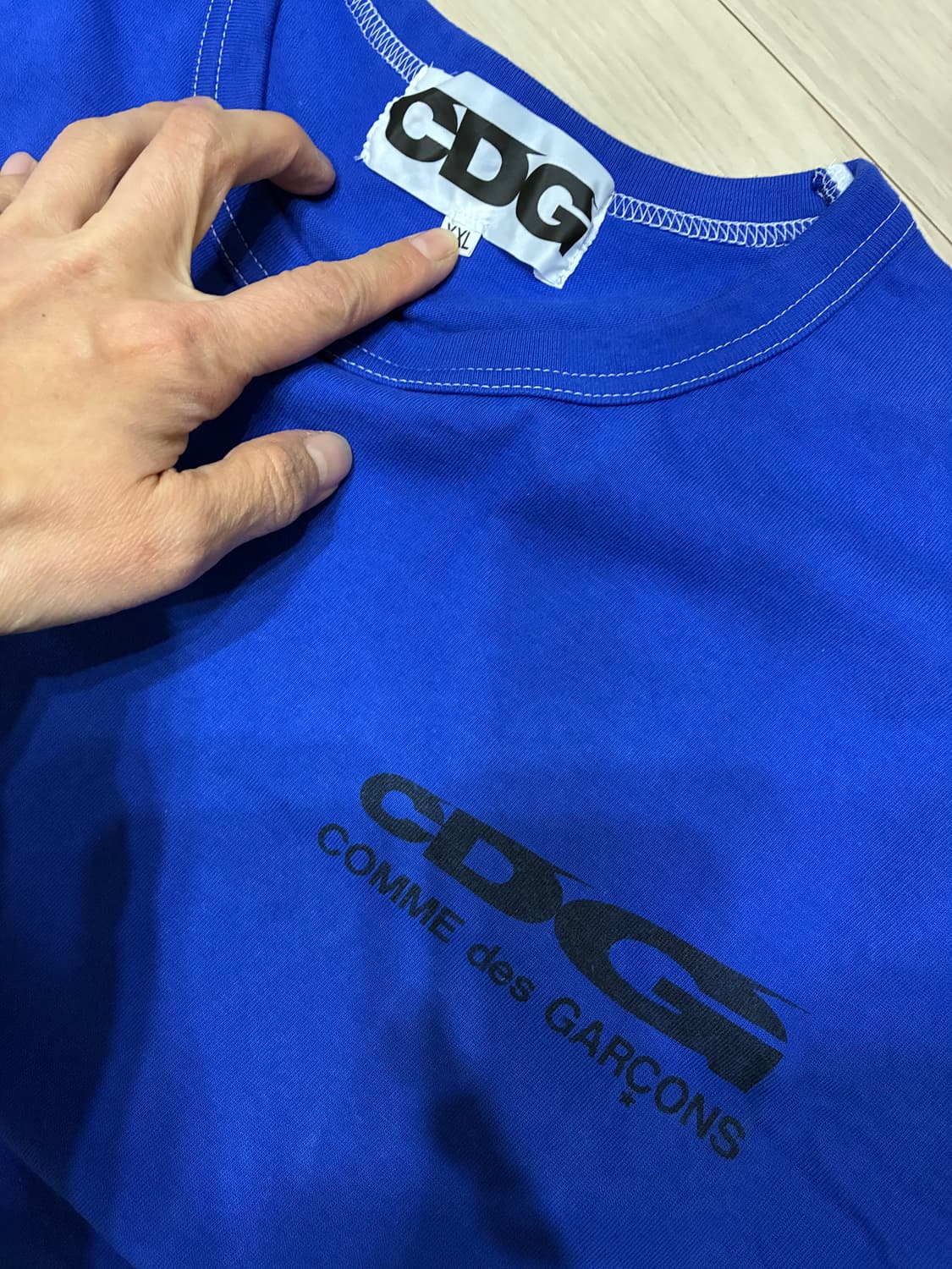 [정품] CDG Comme des Garçons 로고 티셔츠 — 블루 X 상품이미지3