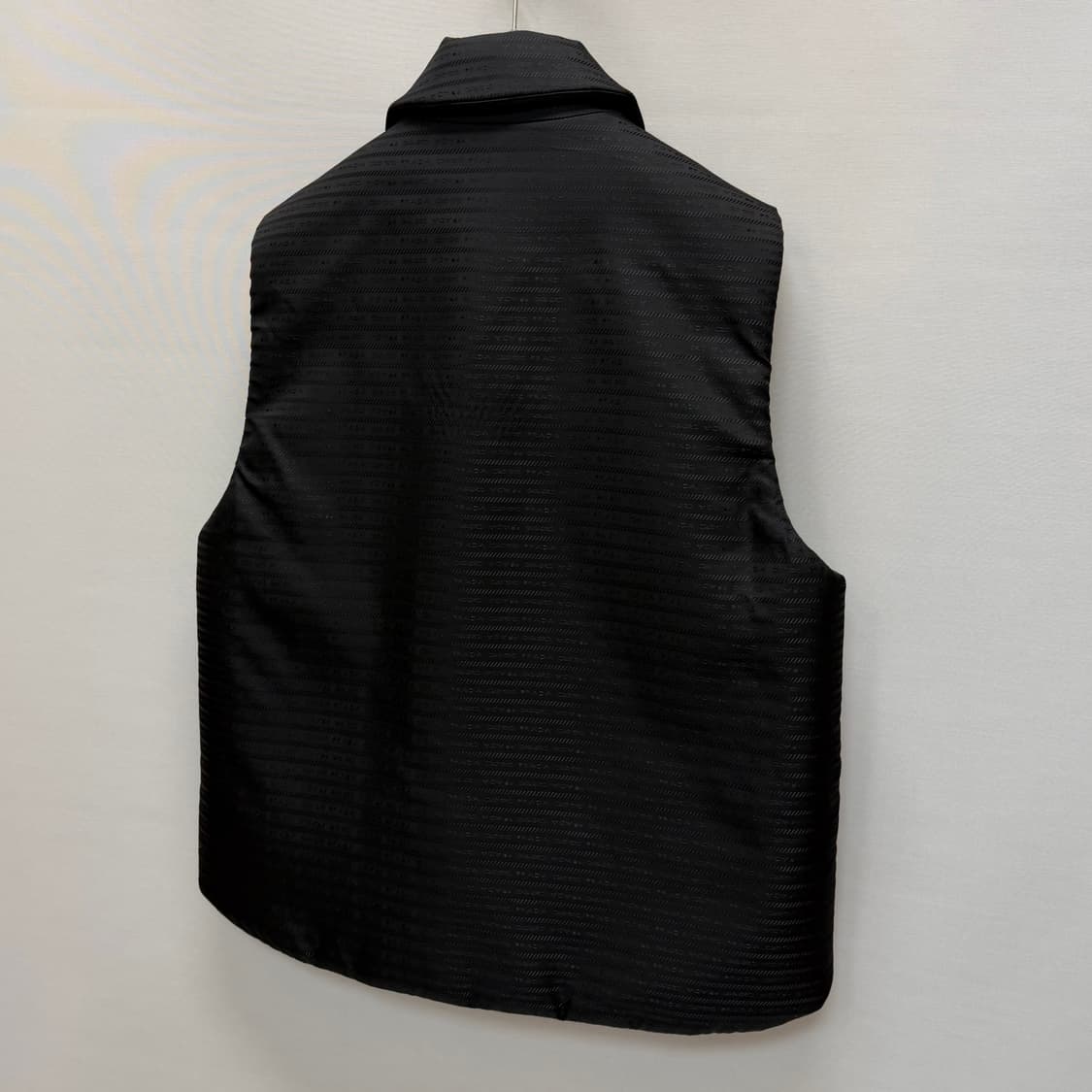 프라다 삼각로고 로고 패턴 리나일론 패딩 조끼 ( 100~105 ) 상품이미지5