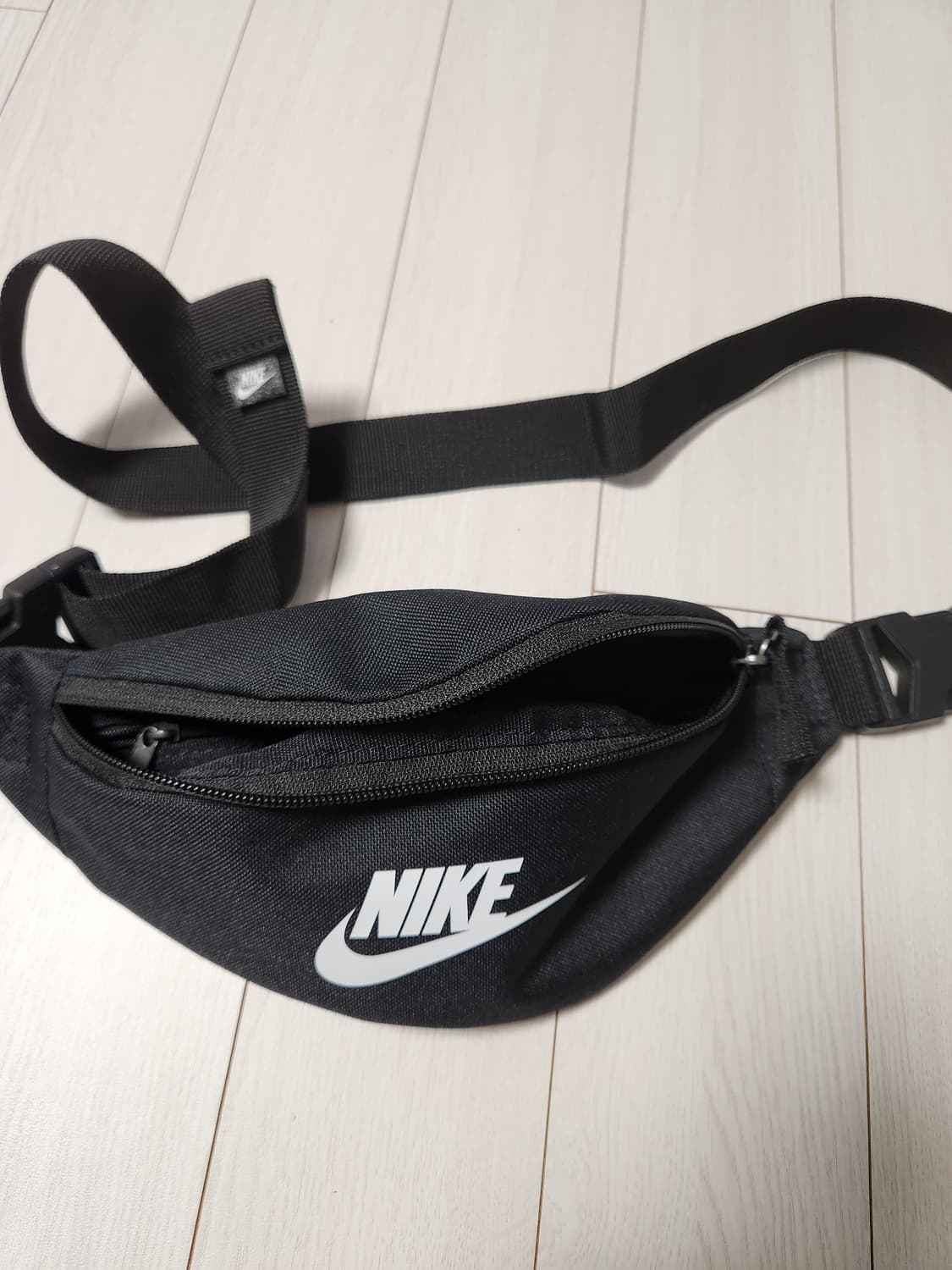 새상품급(미사용)나이키 스몰 헤리티지 웨이스트팩

크로스백 및 힙색으로  상품이미지4