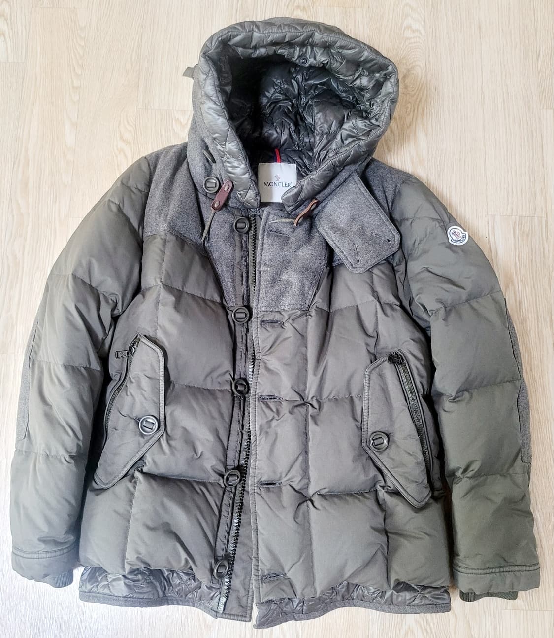 [정품] 몽클레어 패딩 자켓 경량 2 (남여공용) 새상품급 한정판  상품이미지3