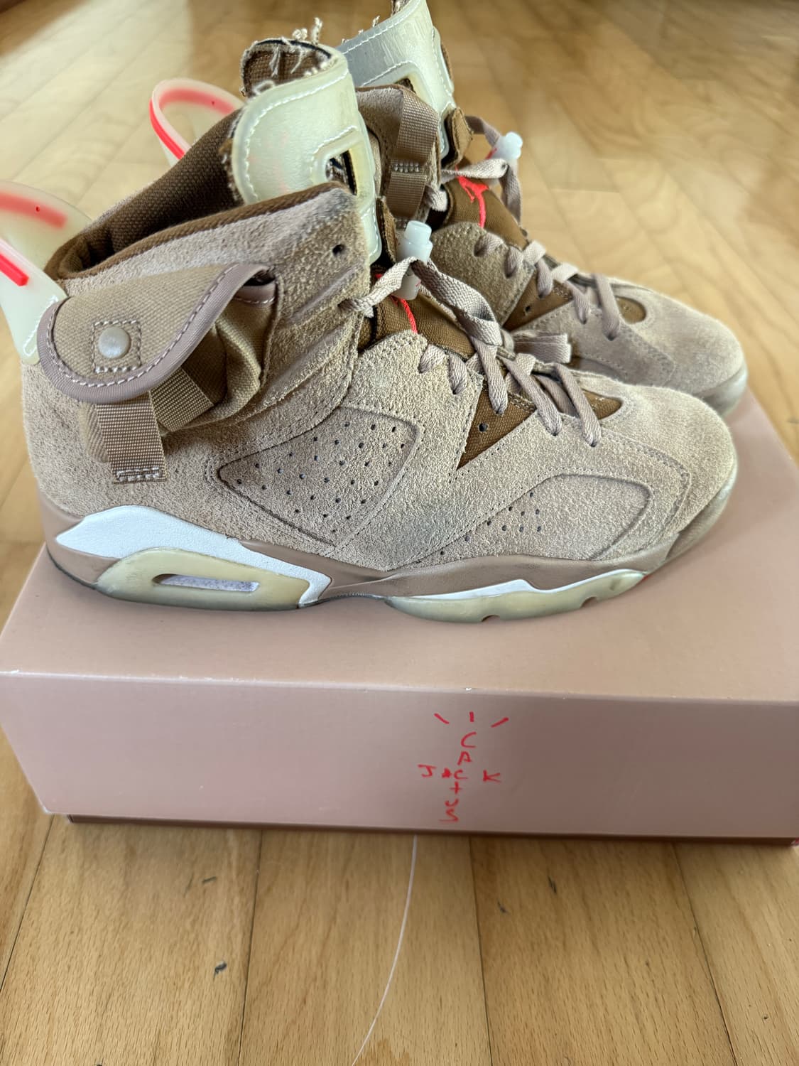 조던 6 x 트래비스 스캇 레트로 SP 브리티쉬 카키  상품이미지6