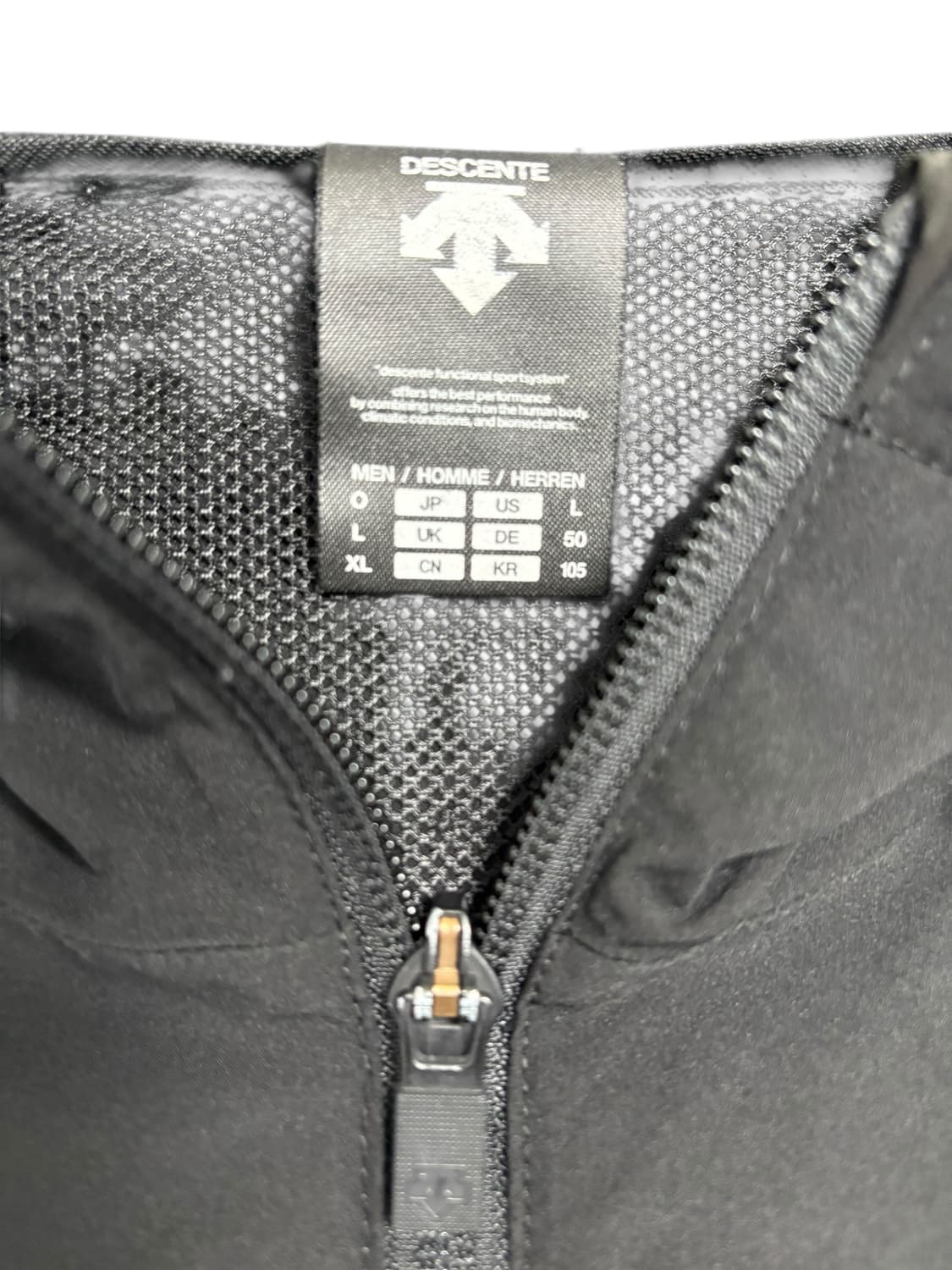 데상트 후드 바람막이 블랙 상품이미지8