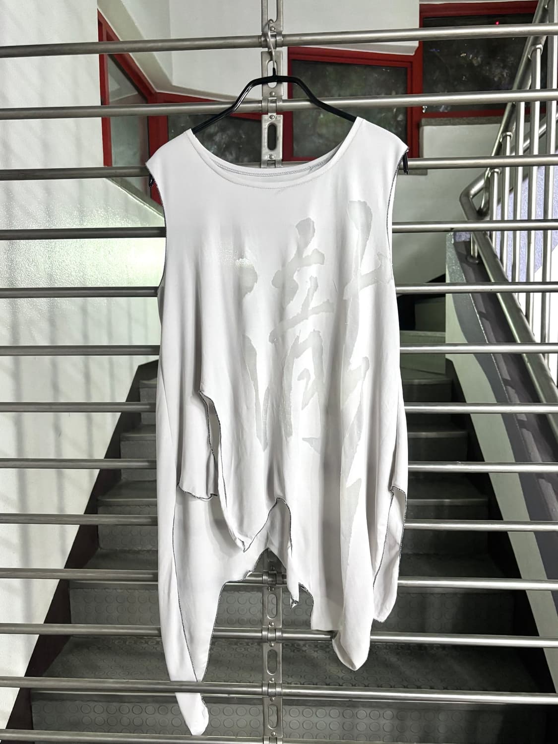 Asymmetric Print Sleeveless Top 상품이미지6