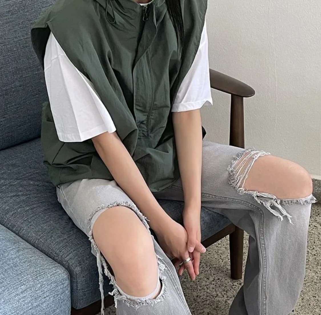 에이블리 원더원더 나일론 후드 아노락 조끼 베스트 차콜 상품이미지2