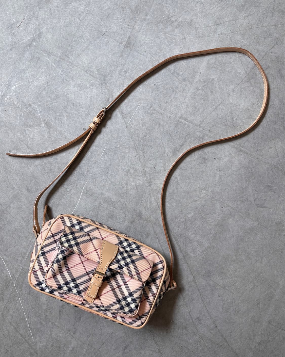 Burberry 버버리 블루라벨 핑크 노바체크 크로스백 상품이미지3