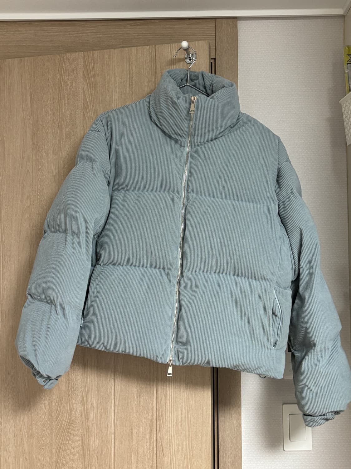 몽클레어 코듀로이 패딩 라이트 블루 상품이미지2