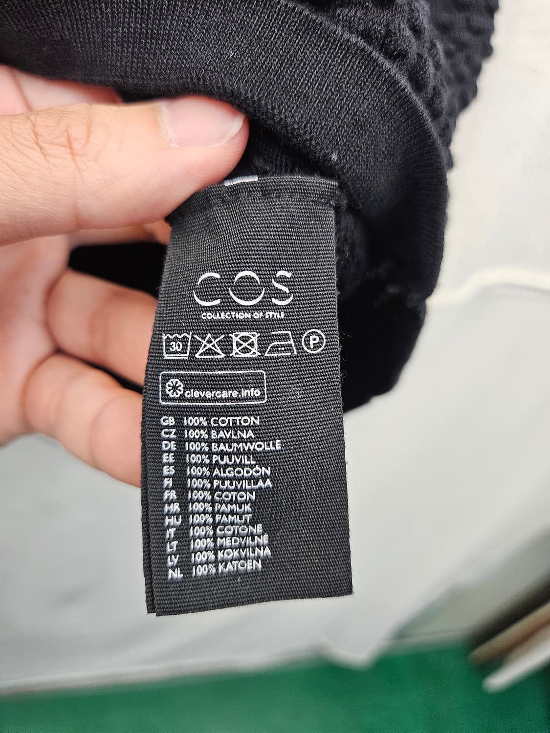 COS  블랙 니트 196. 상품이미지4