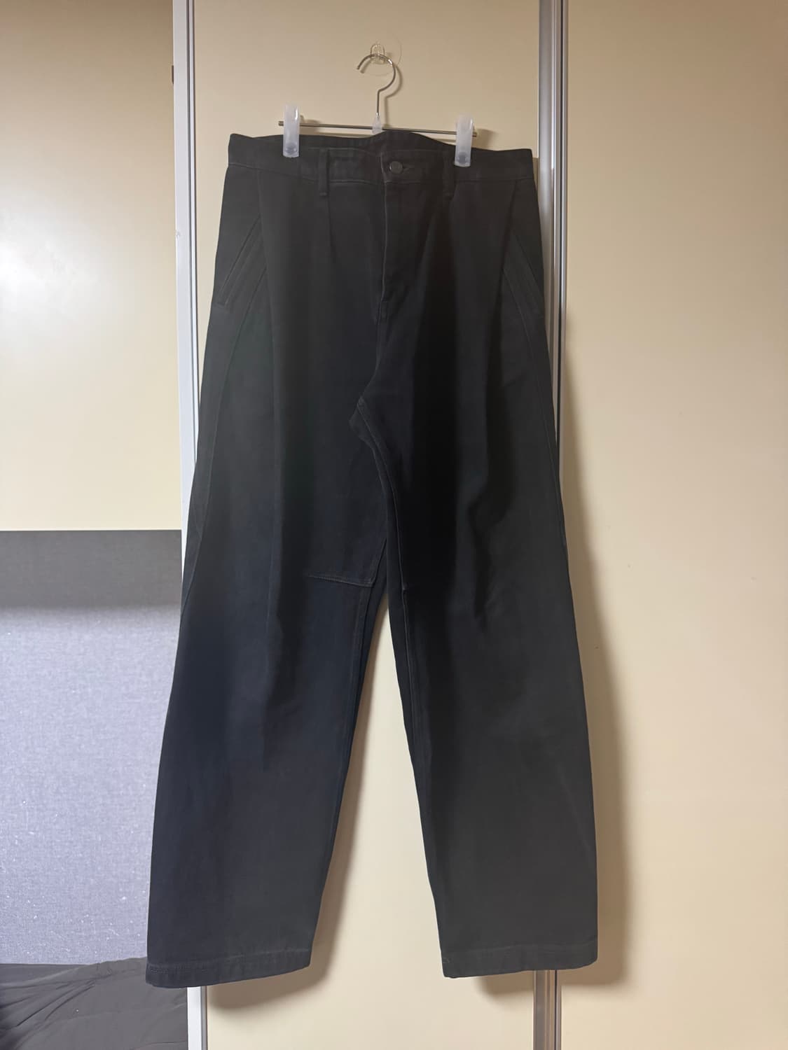 쿠어 딥 플리츠 커브드 데님팬츠 블랙 M 상품이미지3