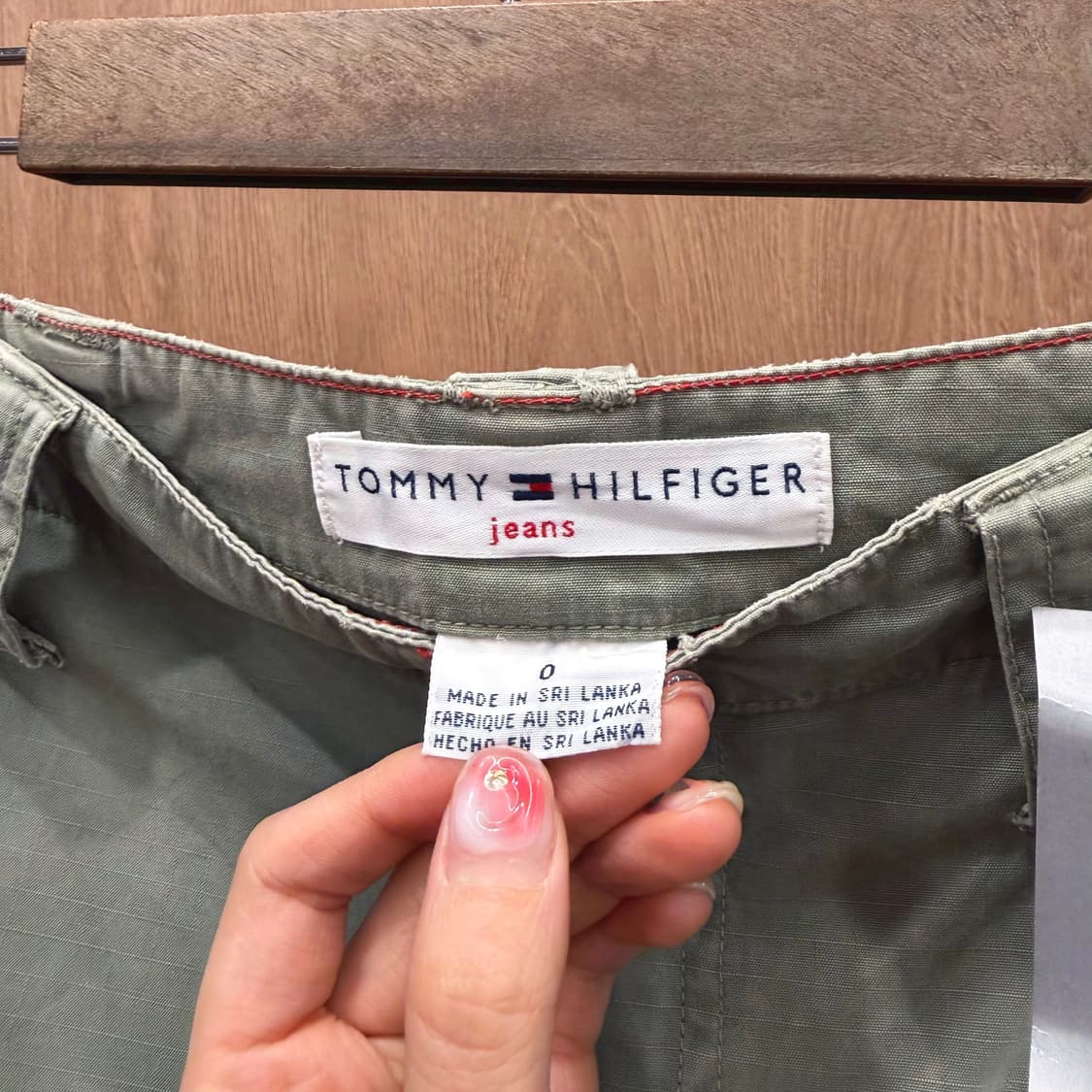 타미힐피거 미니 스커트 지퍼 포켓 백 로고 자수 디테일 H라인 카키 상품이미지7