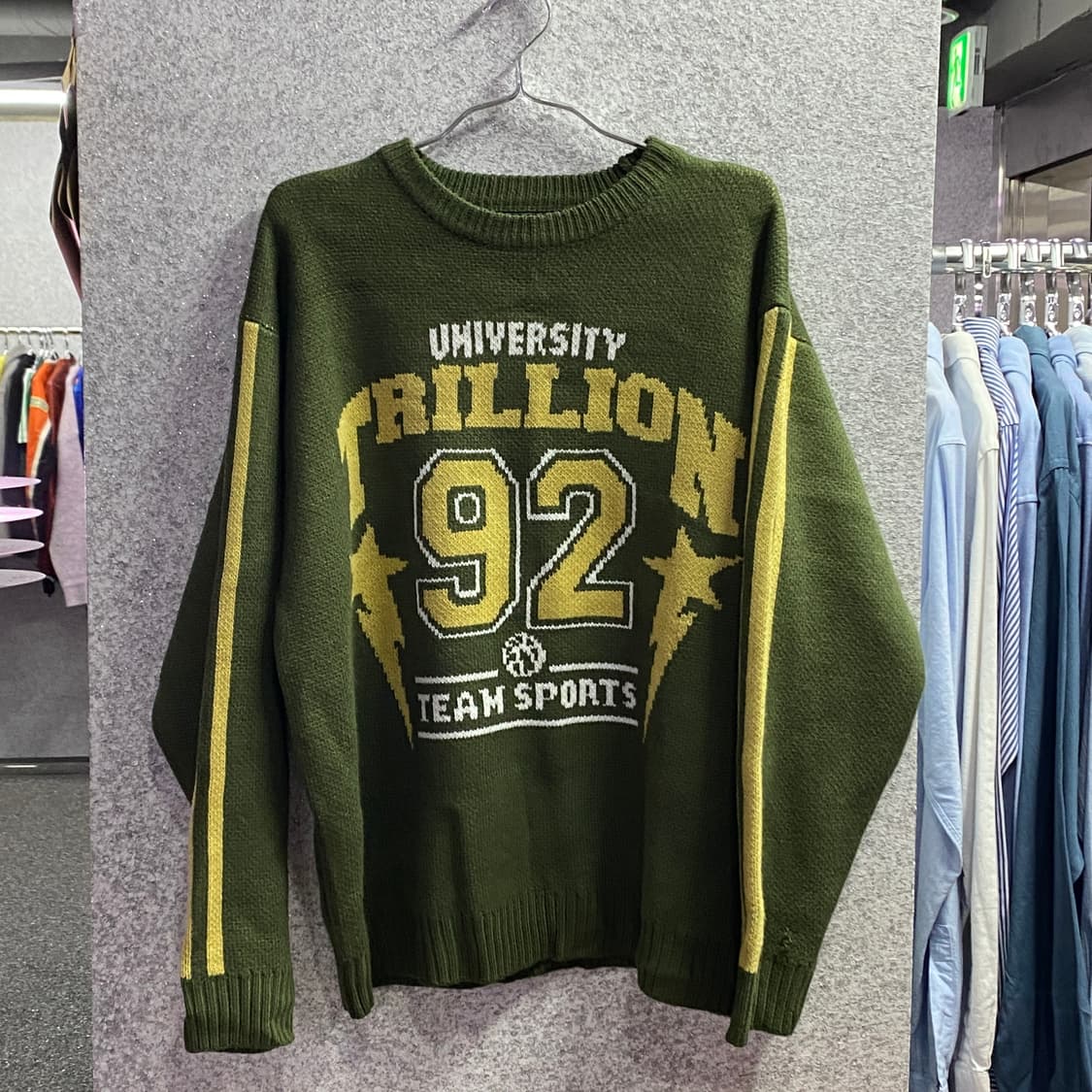 트릴리온 빅로고 카키 코튼 라운드 니트 B3110 상품이미지2