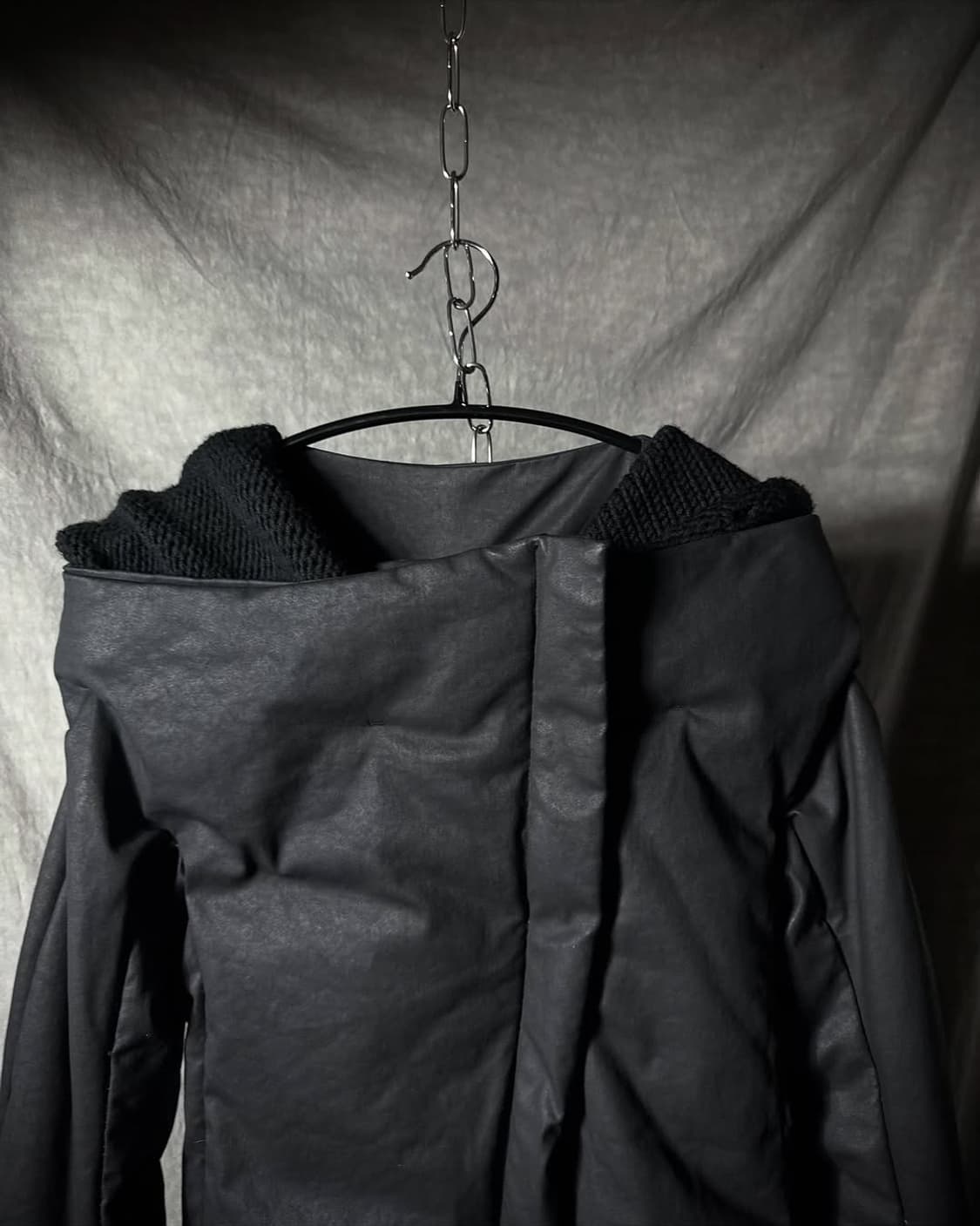 masnada 비대칭 후드 왁스 코팅 패딩 상품이미지3