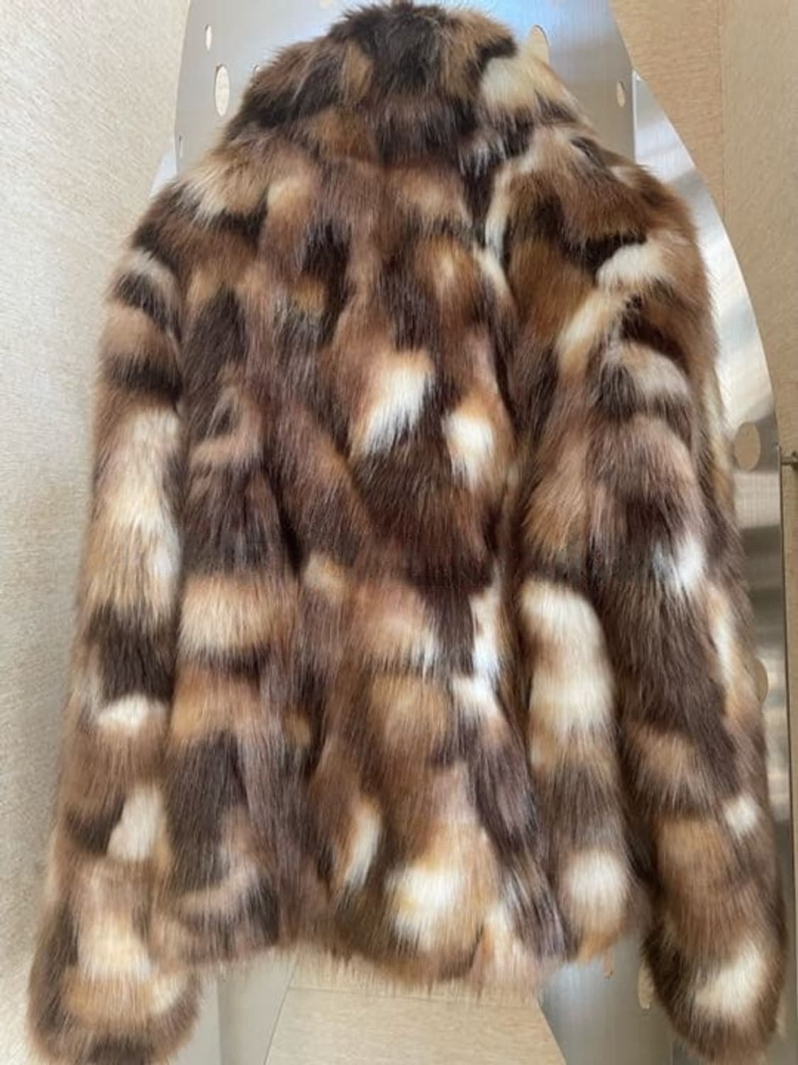 [장근석님 착용] 생로랑 19AW 더블 브레스티드 퍼 자켓 상품이미지4