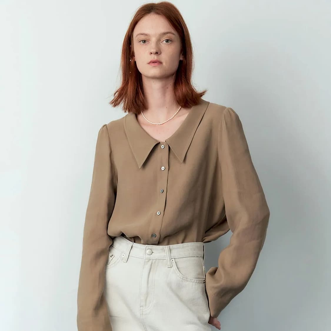 마론에디션 애쉬브라운 로우넥 블라우스 상품이미지5