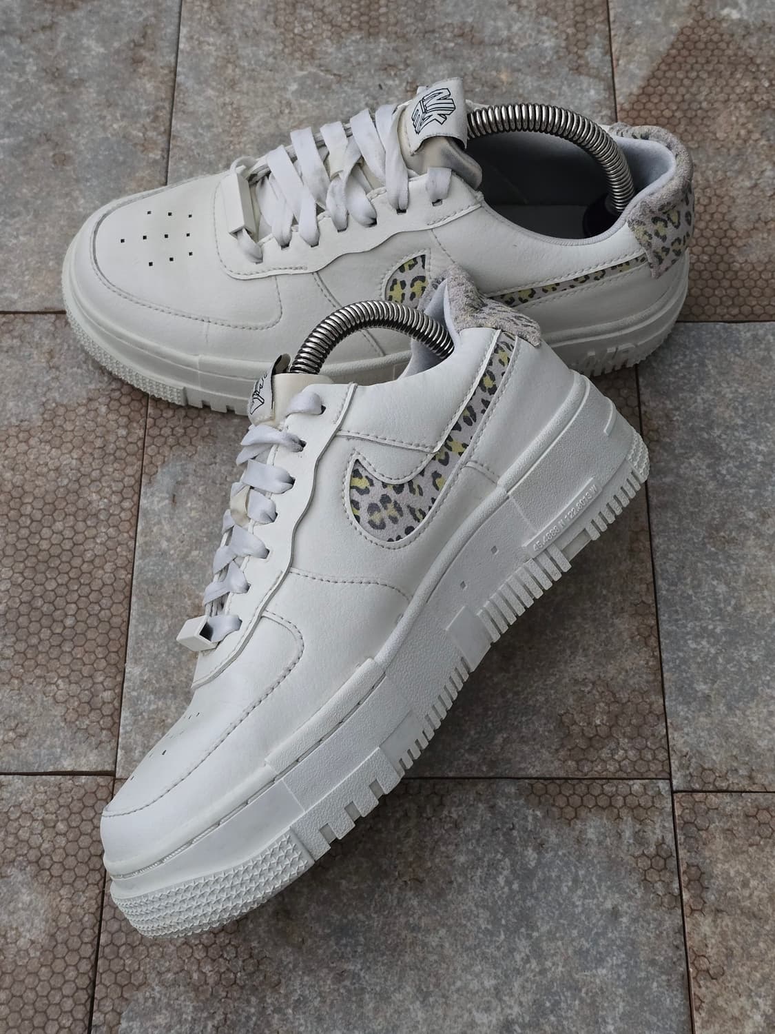 (225)나이키 에어포스 1 픽셀 se 레몬 레오파드 상품이미지5