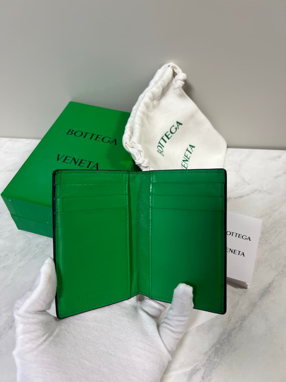 보테가베네타 투톤 플랩 오거나이저 지갑 상품이미지3