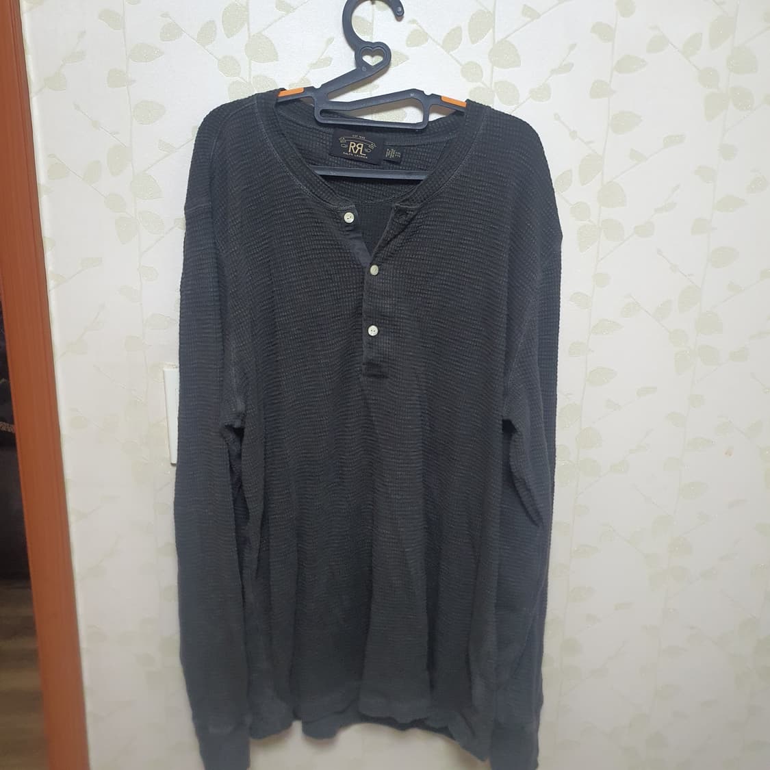 더블알엘 워싱 블랙 헨리넥 판매합니다. 상품이미지1