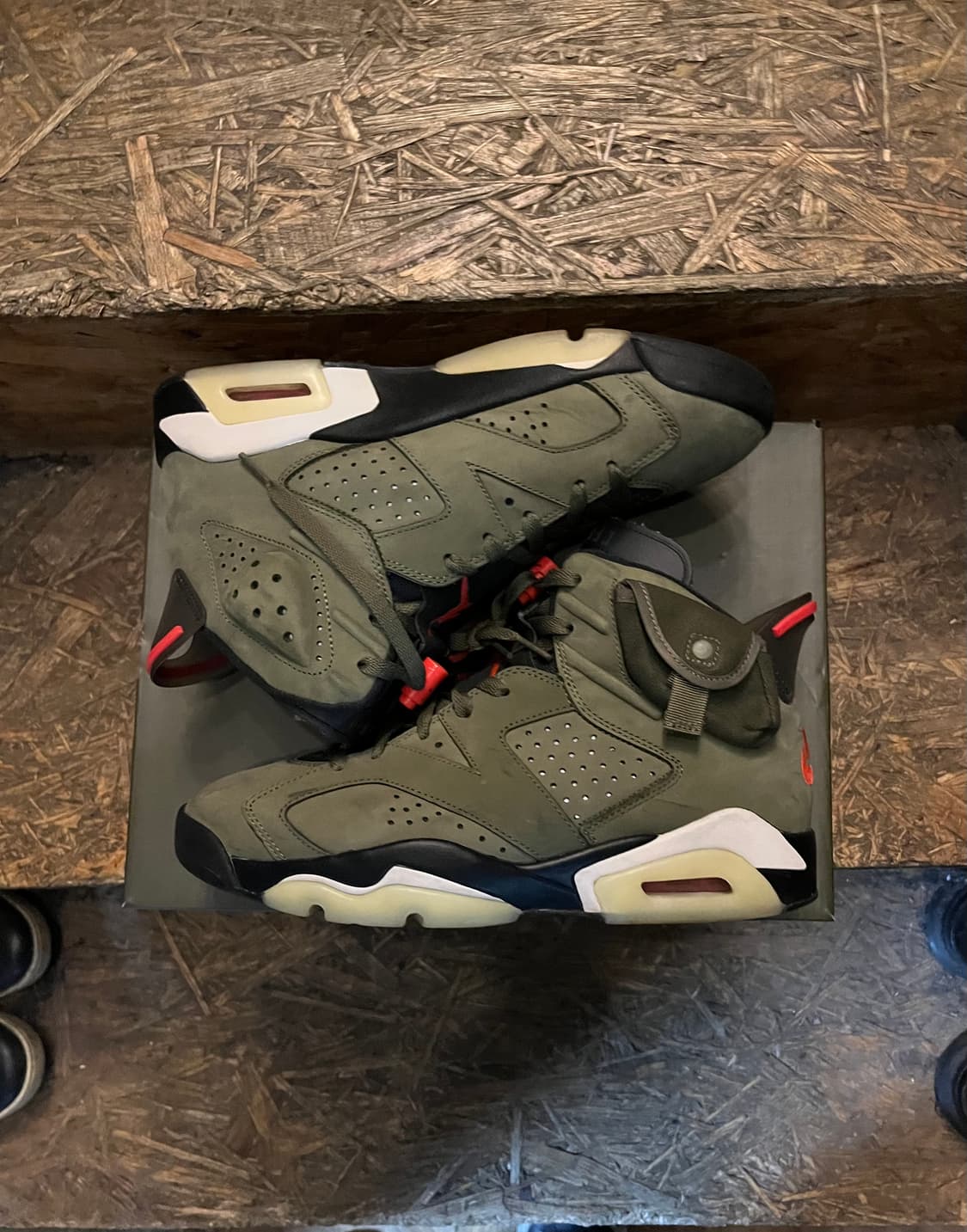 조던 6 x 트래비스 스캇 레트로 올리브 270 상품이미지1