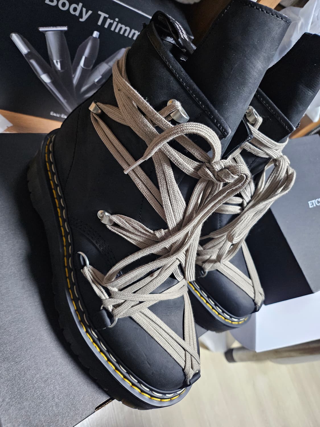 닥터마틴 릭오웬스 메가레이스 부츠입니다 상품이미지2