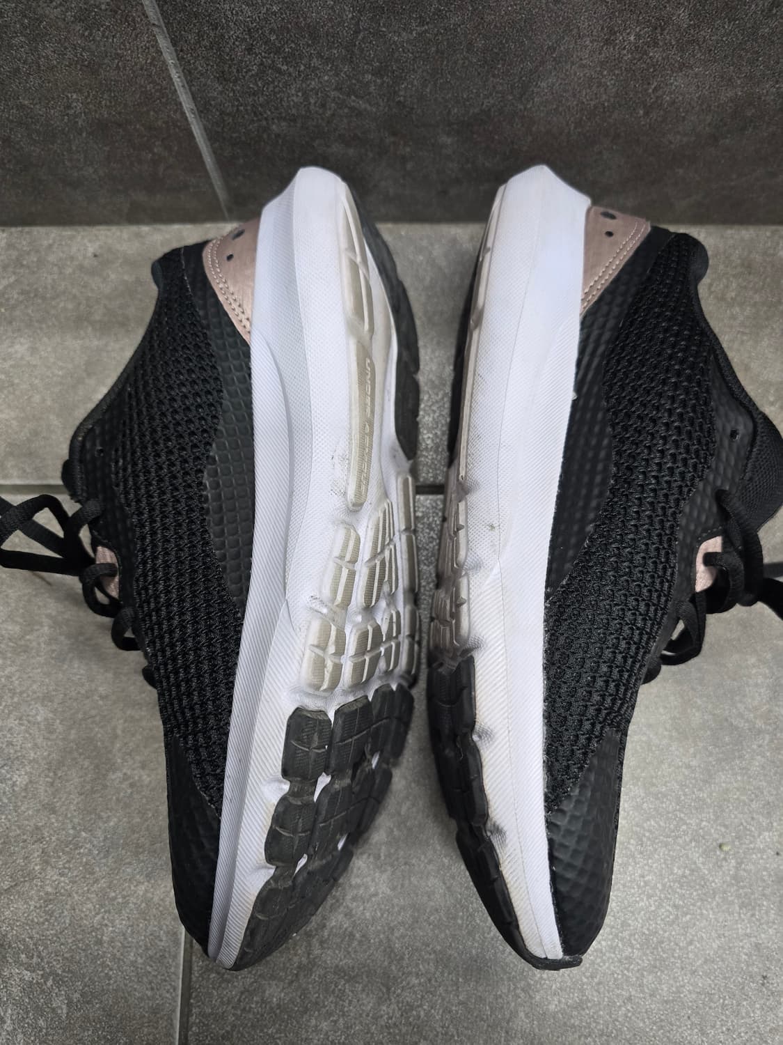 언더아머 런닝화 245 상품이미지2