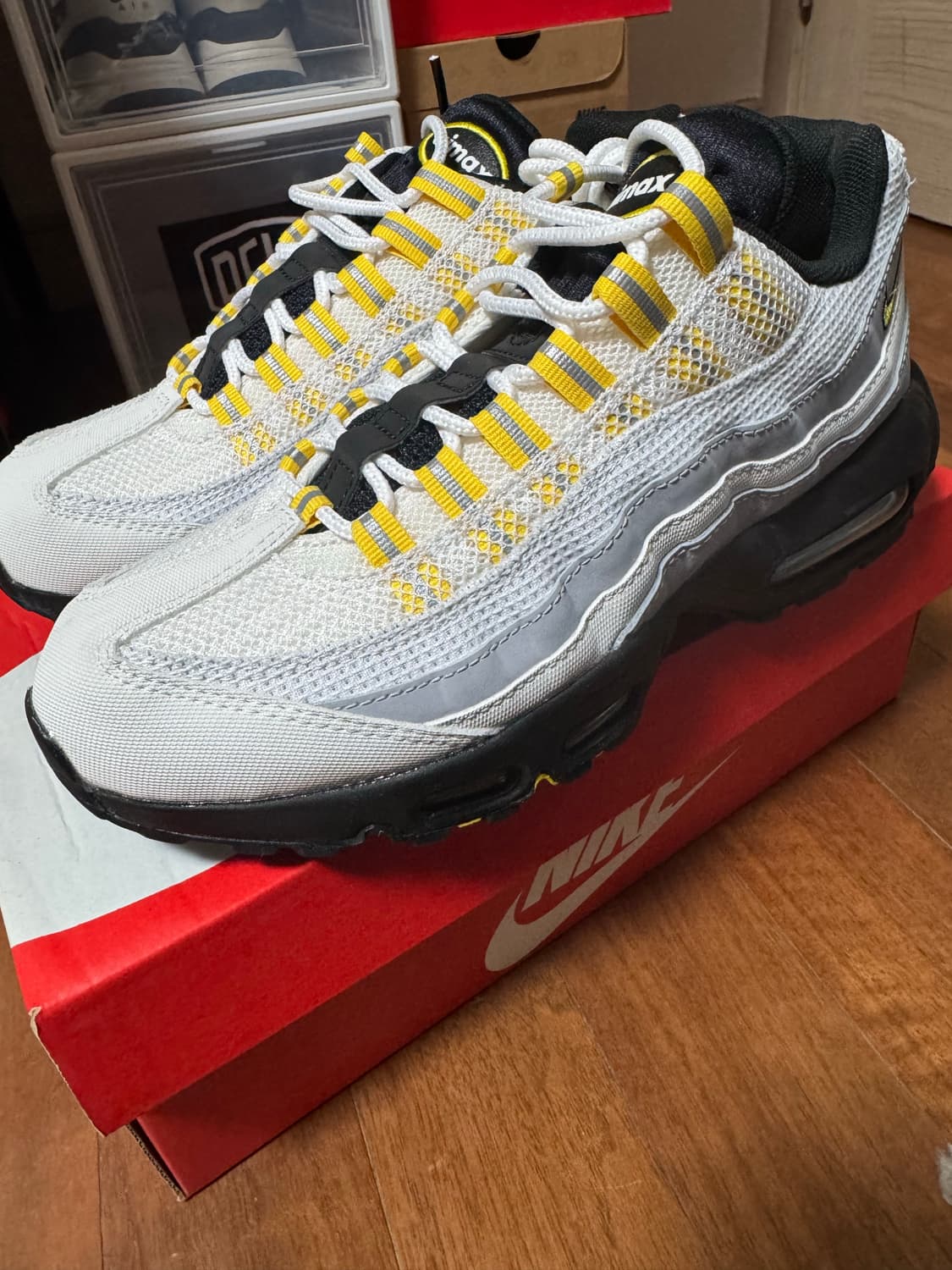 정품새제품 나이키 에어맥스95 에센셜 투어 옐로우 265mm 상품이미지1